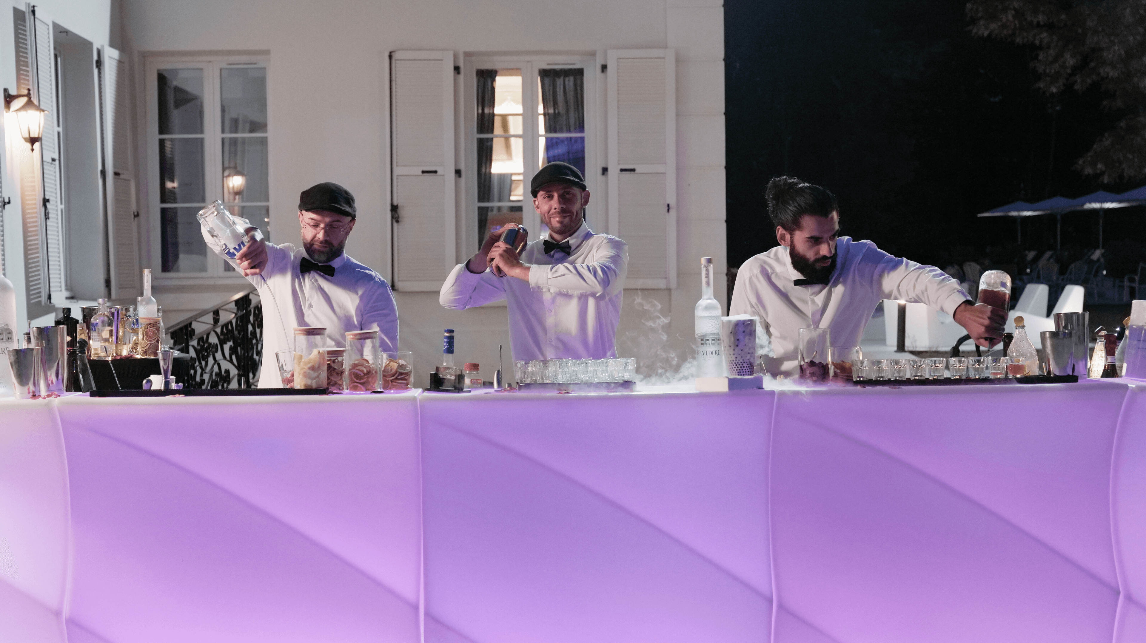 Des bars à cocktails pour la surprise, le goût et l'animation